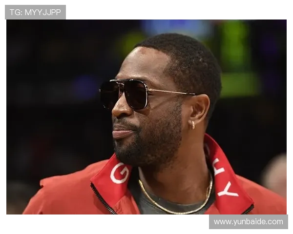 韦德谈新赛季媒体日：球员们穿新衣拍照交流感受乐趣